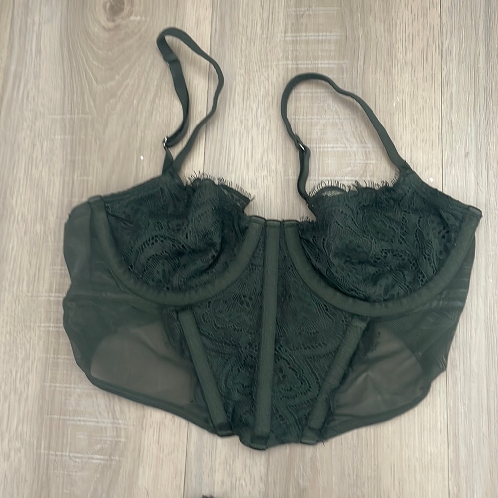 SUPER FLATTERING GREEN CORSET